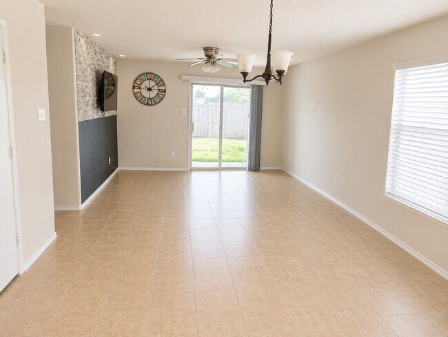 Foto del edificio - 1518 Perennial Ln