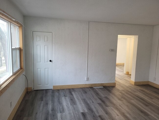 Foto del edificio - 244 Westwood Rd