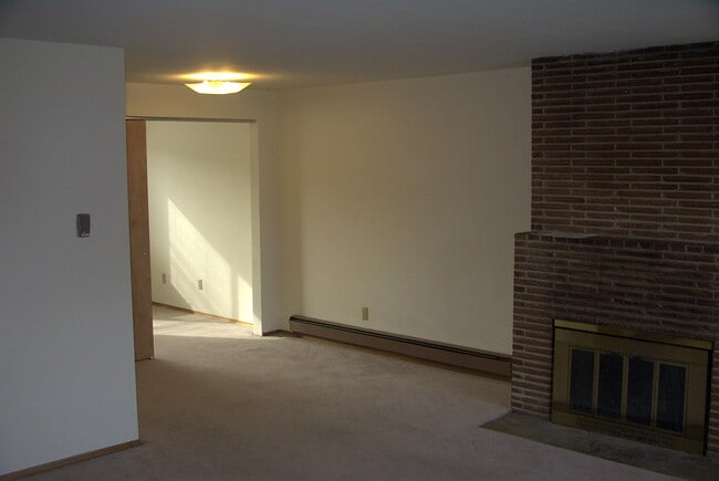 Building Photo - 9209 Woodlawn Ave N