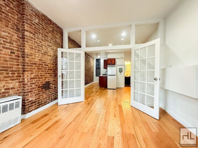 Foto del edificio - BEDFORD AVENUE / No fee 1-Bed 1-Bath in Prime Crown Heights / 1-Month Free