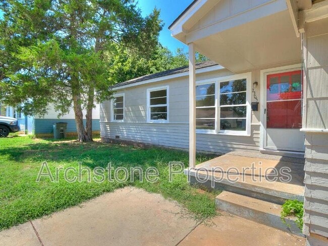 Photo - 2305 Mustang St House