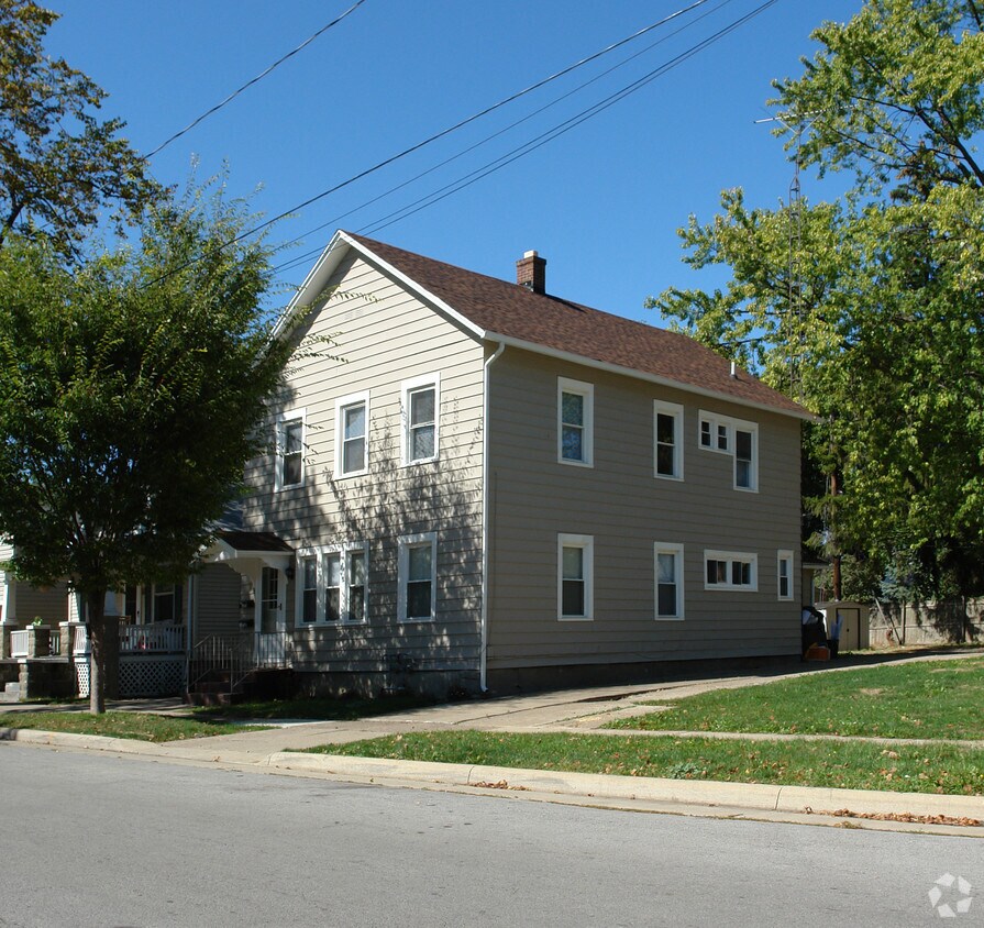 Primary Photo - 125 Neil St