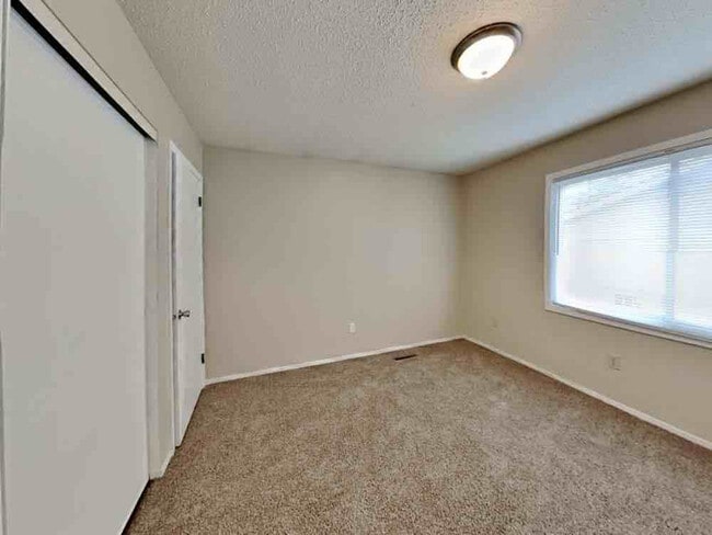 Building Photo - 7284 Springbrook Ln