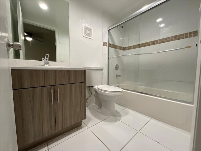 Foto del edificio - 18335 NW 68th Ave
