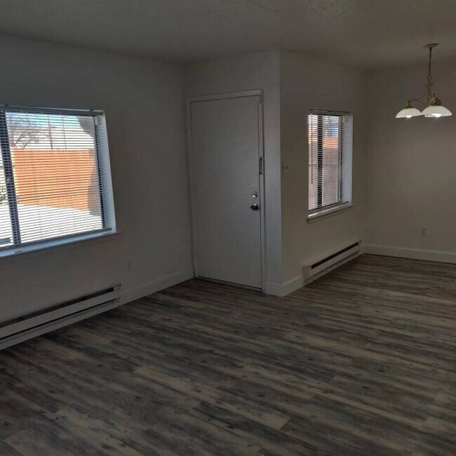 Foto del edificio - 3428 Corona Dr NW