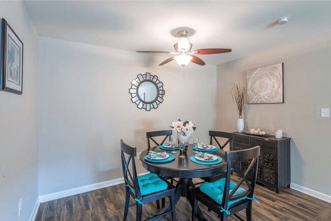 Foto del edificio - Bradley Square Apartments