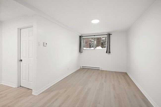 Building Photo - 2555 Davidson