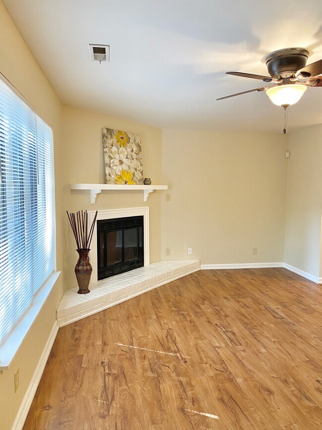 Living room - 2420 Stadium Dr