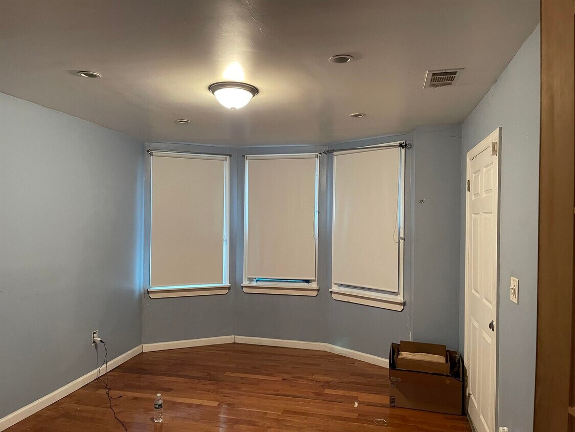 Building Photo - 375 S 19th St