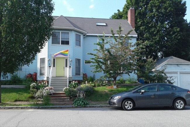Fantastic Neighborhood, Library Nearby - 39 Higgins St