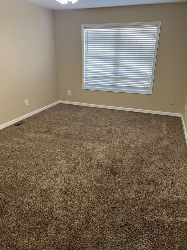 Building Photo - Jacksboro 37757 - 1 bed 1 bath villa - cal...