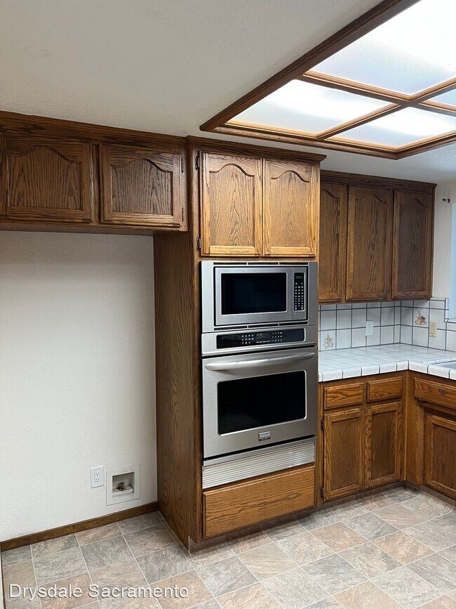 Foto del edificio - 3 br, 3 bath House - 6841 Lincoln Avenue