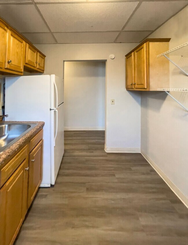 Foto del edificio - Preleasing for August 2026! 1 Bedroom, 1 Bathroom Close to Ball State's Campus! New Flooring!
