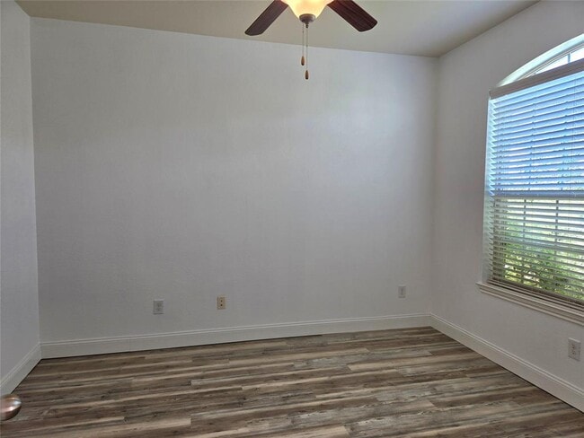 Building Photo - 520 Brown Juniper Way