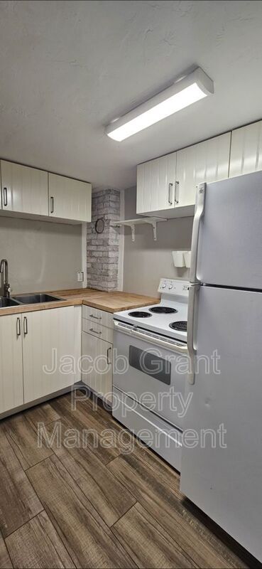Building Photo - 348 I St