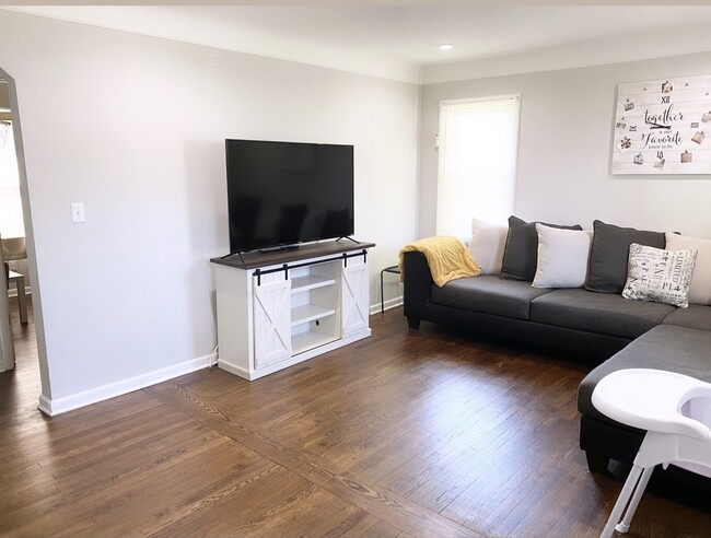 Foto del edificio - 22920 Pleasant St