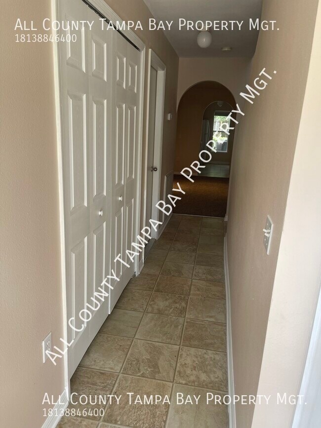 Building Photo - Fantastic 3/2.5 great location Townhouse!