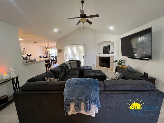 Foto del edificio - Custom details in this show stopping Crest...