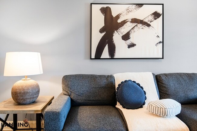 Building Photo - 305 Laredo Dr