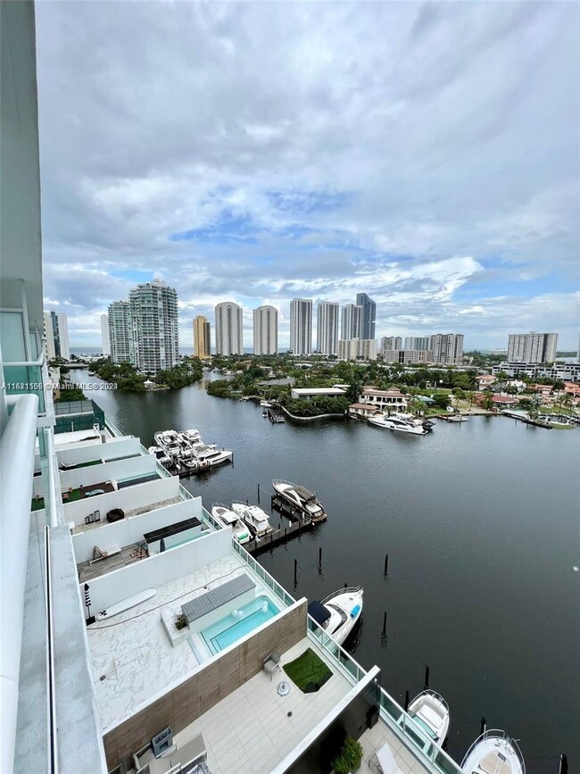 Foto del edificio - 400 Sunny Isles Blvd