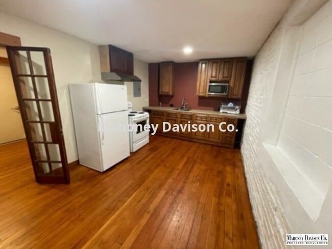 Building Photo - 1 bdrm/1.5 bath urban apartment in downtow...