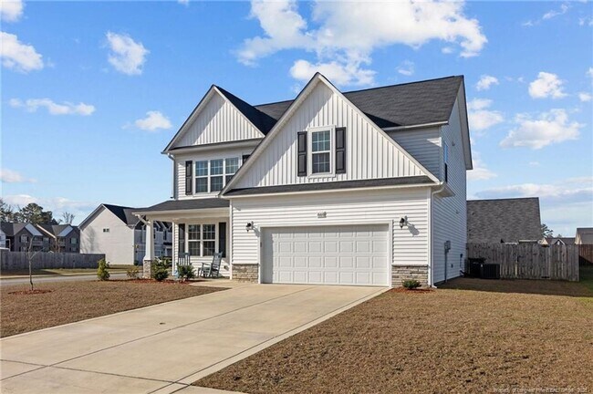 Building Photo - 4 Bedrooms 3 Bathrooms