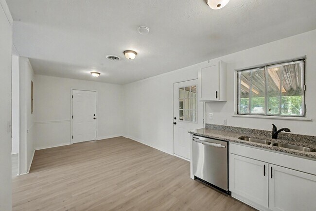 Foto del edificio - 2709 Lumpkin Rd