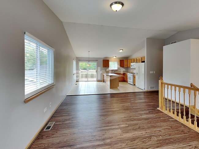 Building Photo - 912 Barnhart Ct