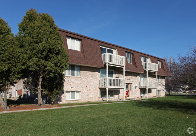 Whispering Pinese Apartaments - Whispering Pines Apartments