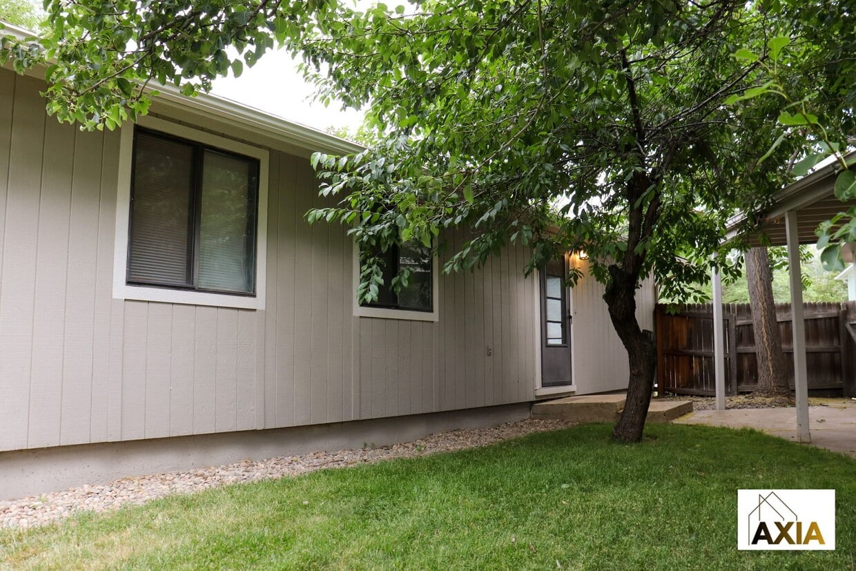Cozy 2BD/1BA Home in Great Location! - Cozy 2BD/1BA Home in Great Location!