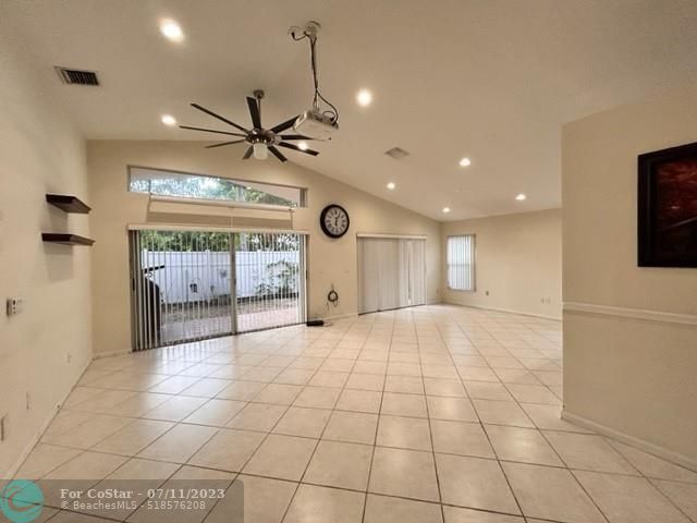 Foto del edificio - 8811 Chunnel Dr