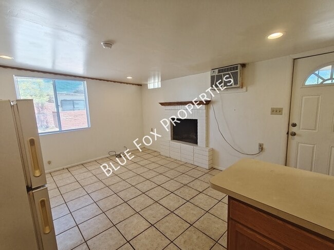 Building Photo - 3020 N Park Ave
