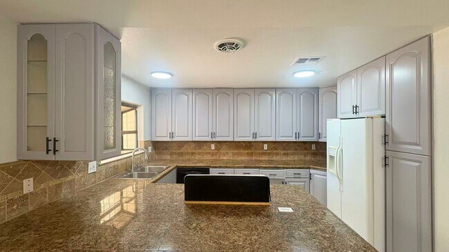 Building Photo - A Must See!!