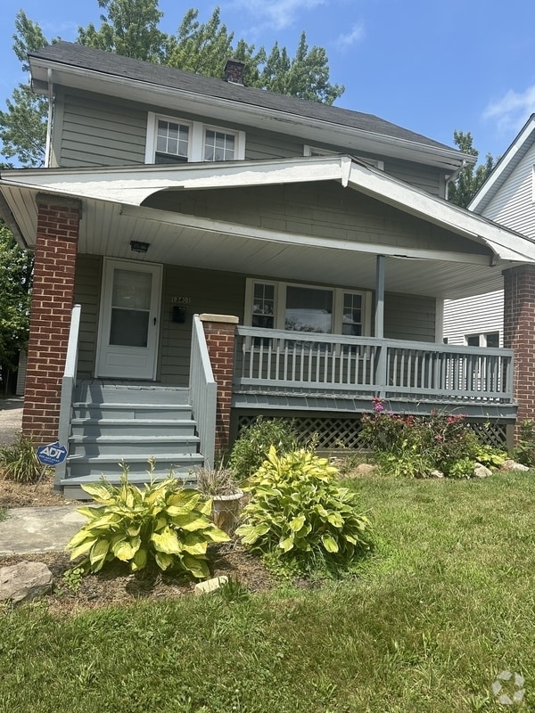 Building Photo - 13401 S Parkway Dr