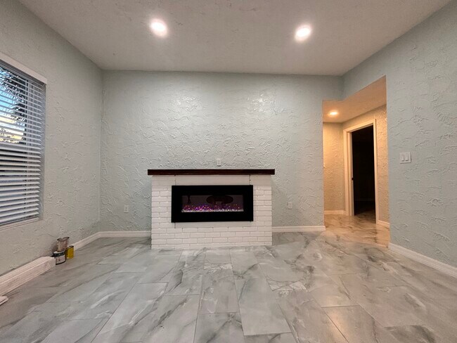 Building Photo - 4814 N Highland Ave