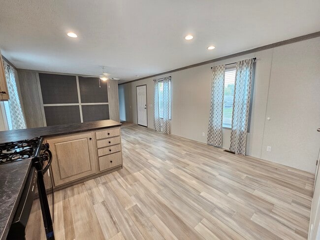 Building Photo - 46000 Geddes Rd