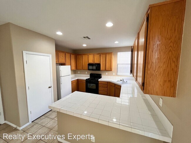 Building Photo - 4 br, 2.5 bath House - 1840 Hammer Ln