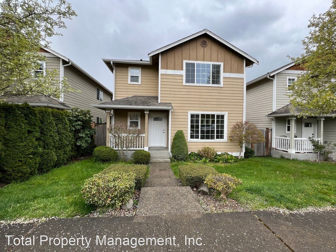4 br, 2.5 bath House 18426 97th Ave E House Rental in Puyallup, WA