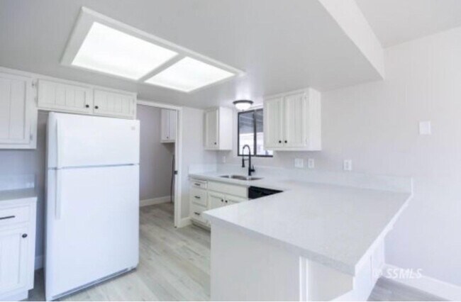 Foto del edificio - 608 E California Ave