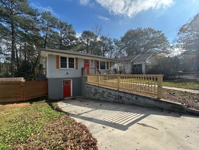 Building Photo - 569 Woods Dr NW