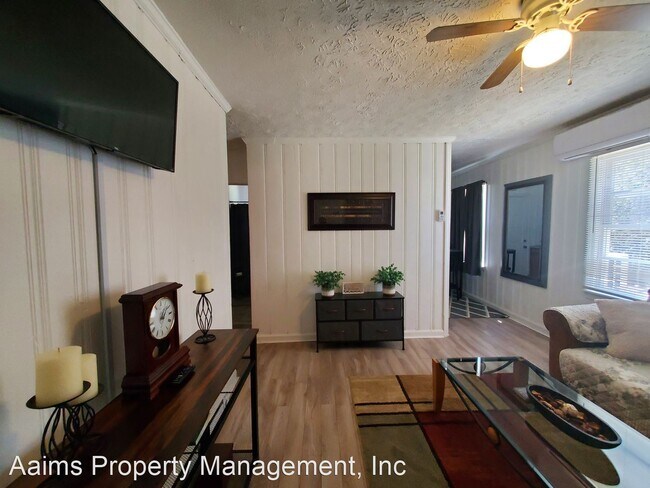Building Photo - 2 br, 1 bath House - 414-B Lake Avenue
