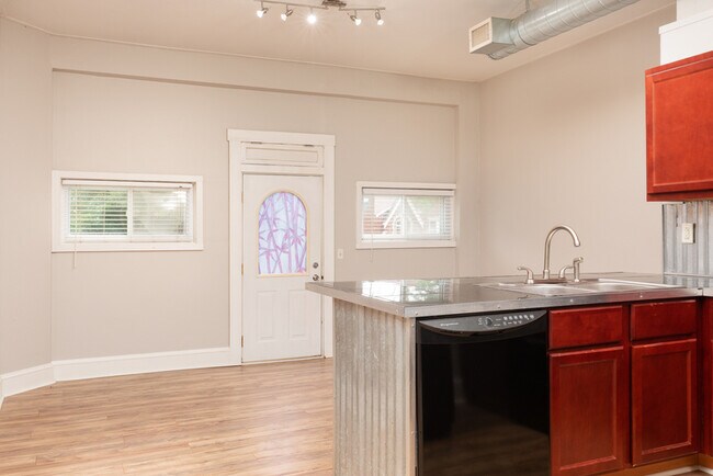 Foto del edificio - 5409 Lansdowne Ave