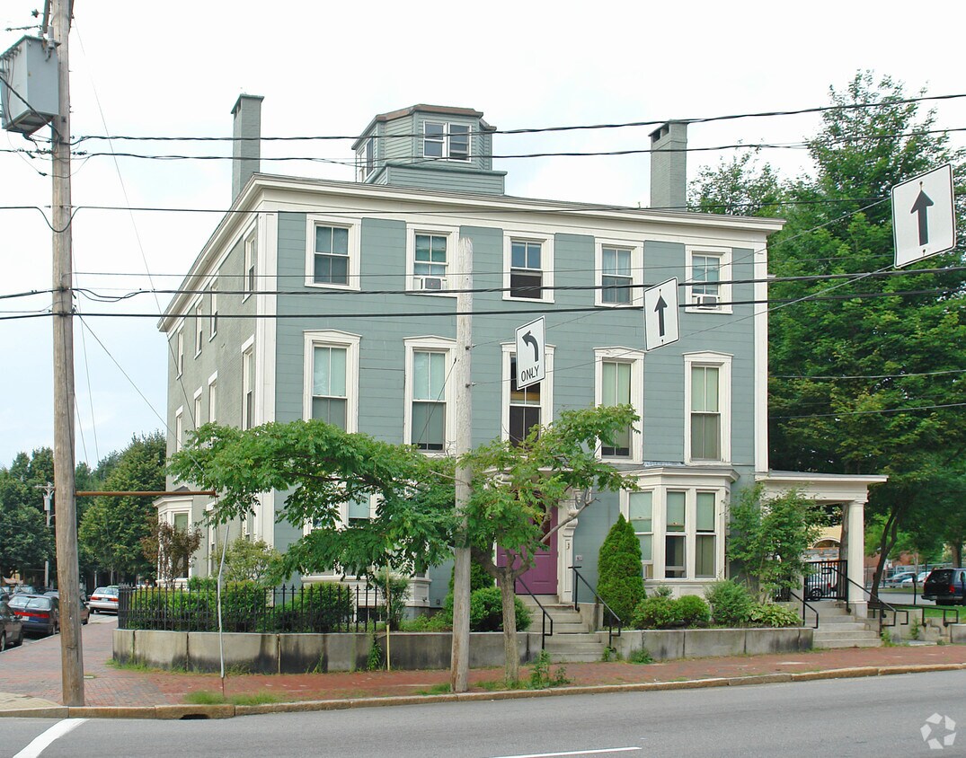 Building Photo - 90 High St