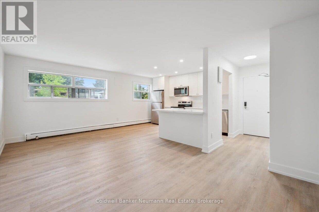 Photo principale - 10-110 Glenbrook Dr