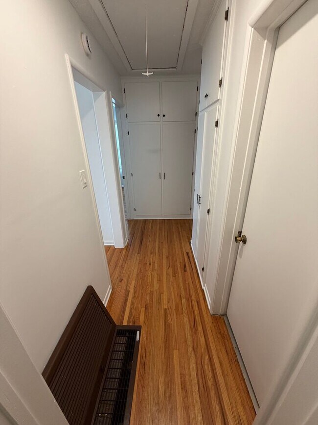 Foto del edificio - 3-Bedroom Home for Rent in El Camino Village | 2-Car Garage & Private Backyard