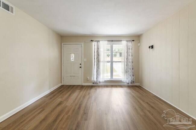 Building Photo - 4936 Springhill Dr