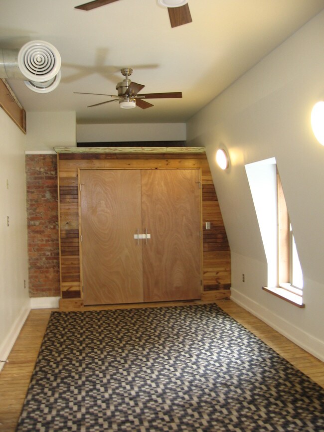 Foto del edificio - 40 W 4th St