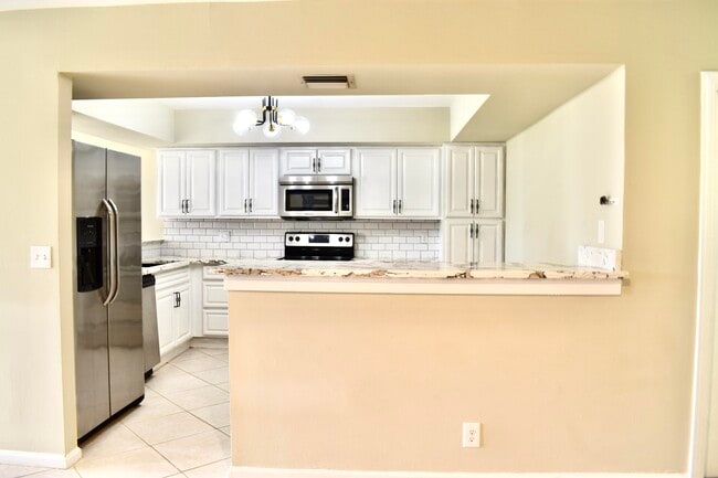 Building Photo - 6040 Glendale Dr