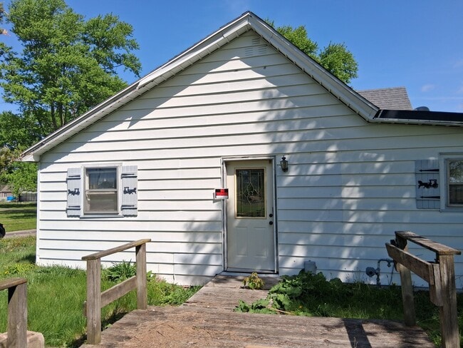 Building Photo - 501 Lincoln St