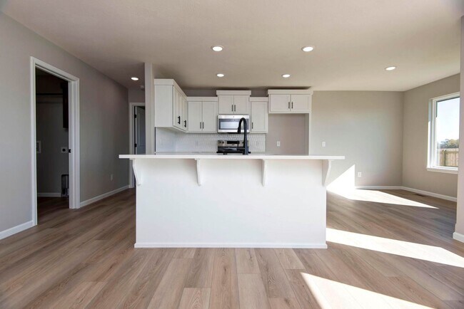 Building Photo - 861 S Parkside Cir
